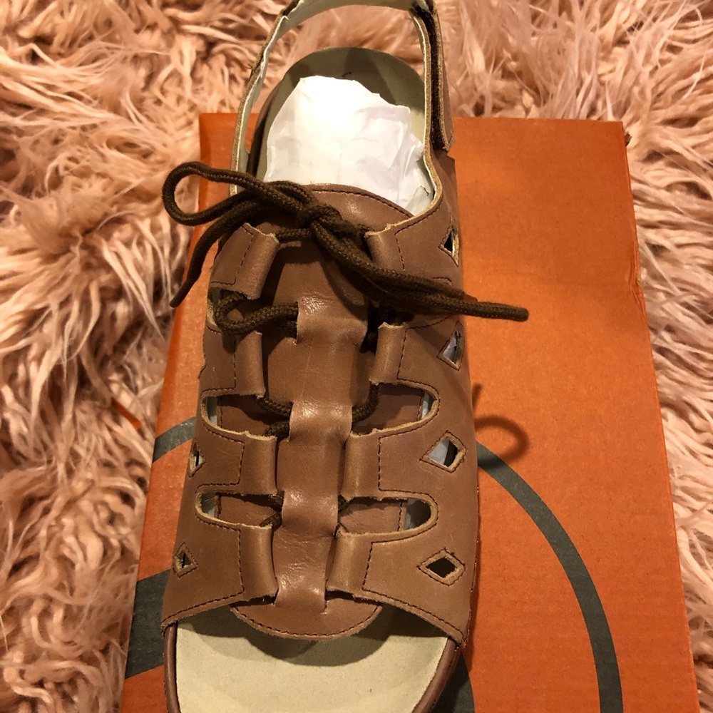 New in box Propet sandals